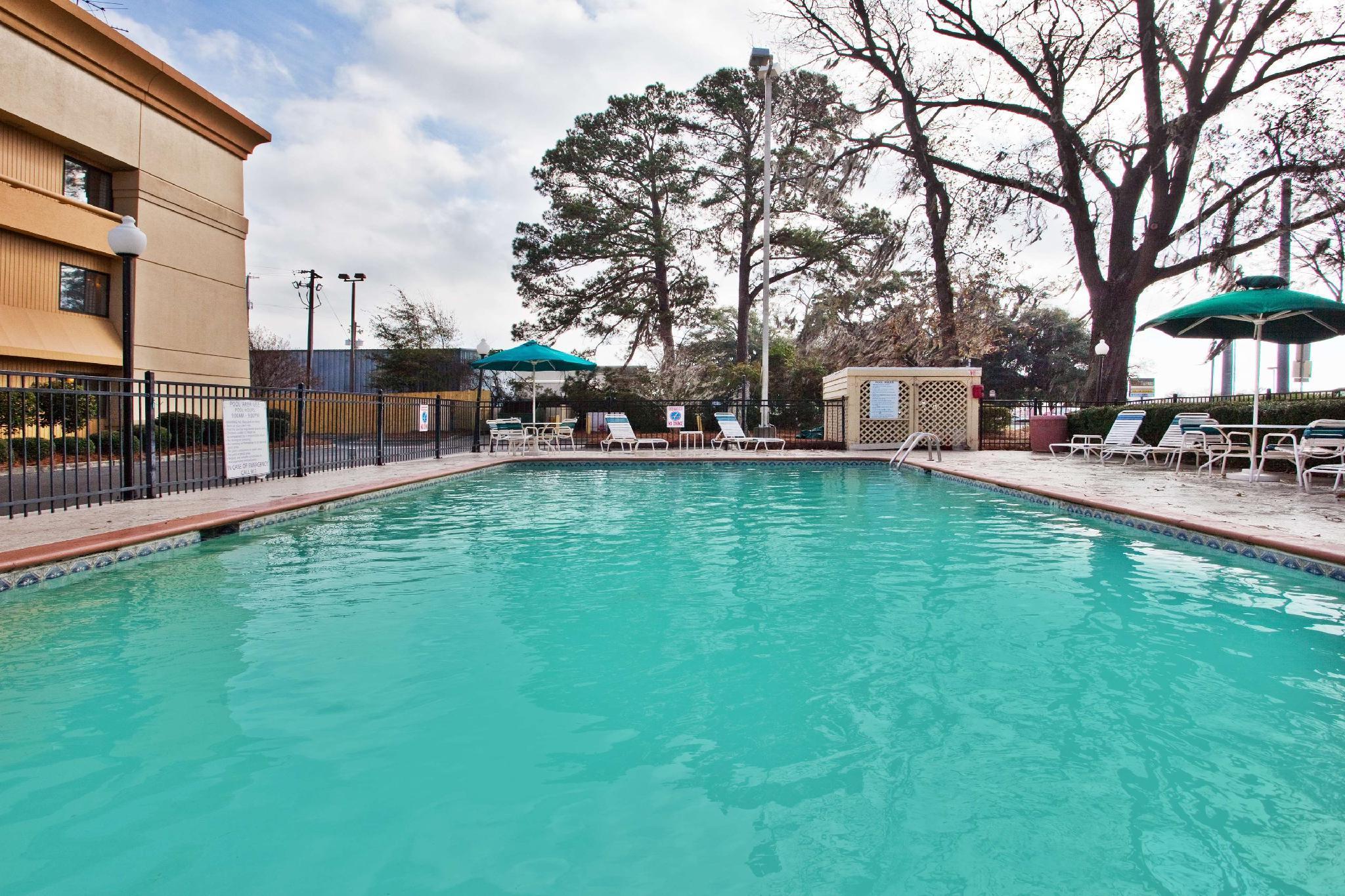 Spark By Hilton Savannah Midtown Exterior foto