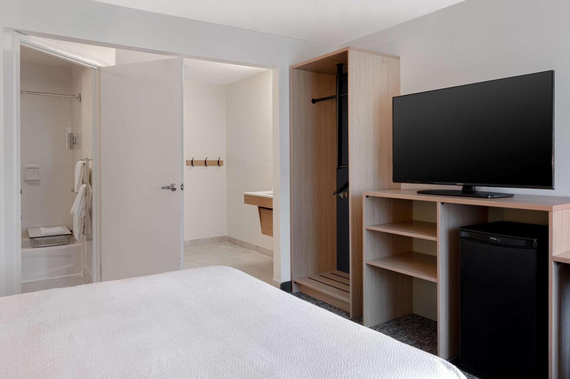 Spark By Hilton Savannah Midtown Exterior foto