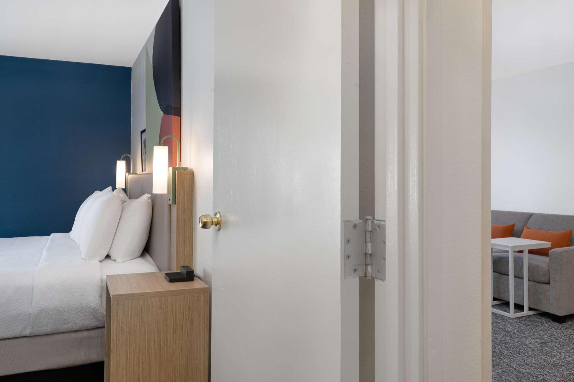 Spark By Hilton Savannah Midtown Exterior foto