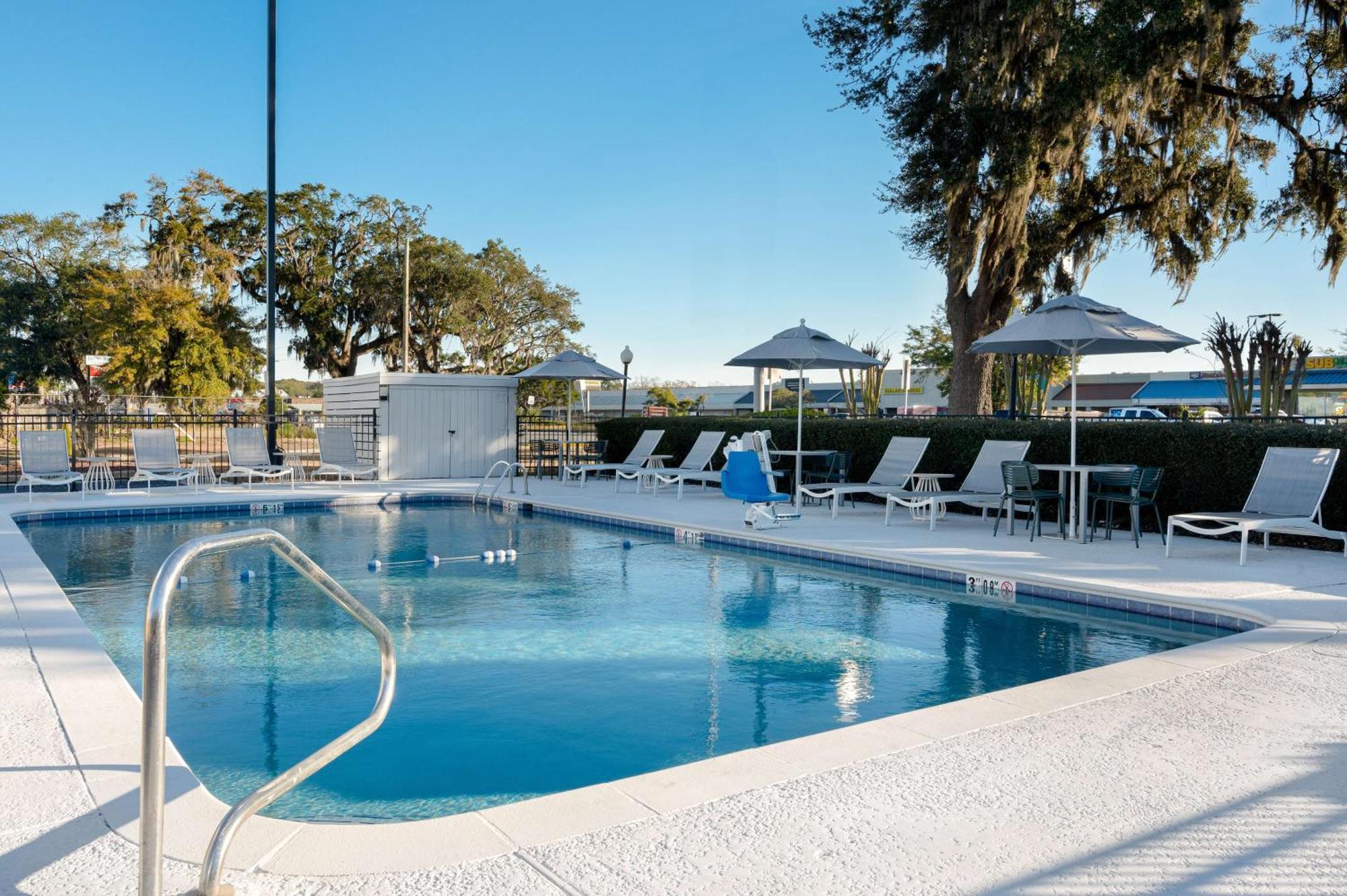 Spark By Hilton Savannah Midtown Exterior foto
