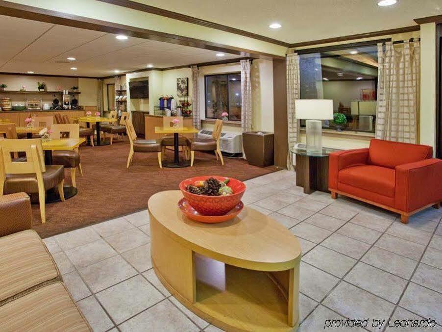 Spark By Hilton Savannah Midtown Exterior foto